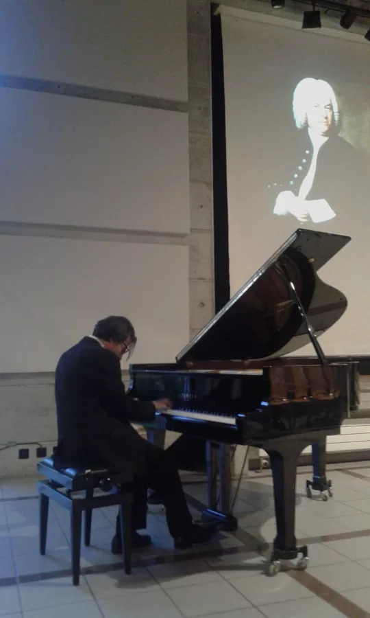 Daniele Barbato sotto l'austero sguardo di Bach